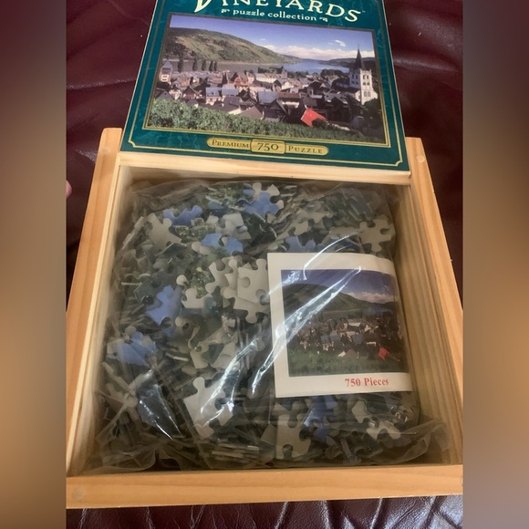 Hasbro Vineyard Premium Puzzle in Wooden Box w/Sliding Cover ~ Puzzle Unopened - Picture 4 of 9